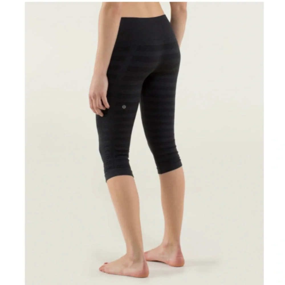 LULULEMON In The Flow Crop Stripe Black Size 8